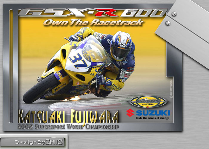 Fujiwara pilote sa GSX-R 600 en projetant des flammes